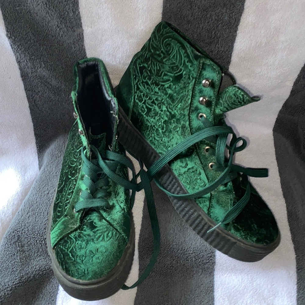 QUPID dream creeper hi top PLATFORM sneaker size 9 men / 10.5 women green velvet